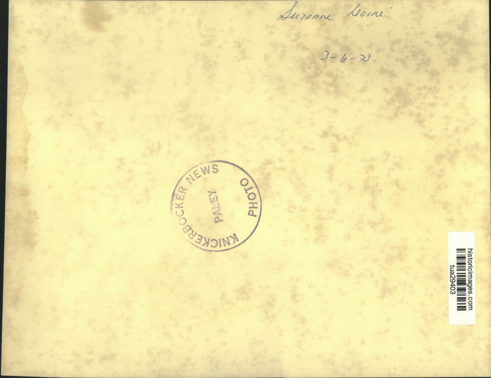 1973 Press Photo Suzanne Levine is photographed during interview - tua29403