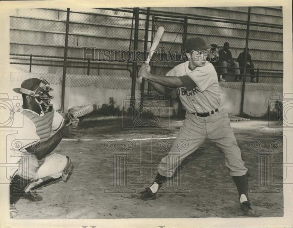 1962 Press Photo Baseball player Richie Lynch waits for pitch during a game- Historic Images