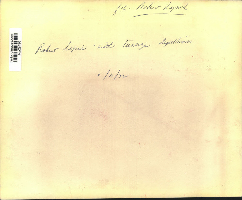 1972 Press Photo Robert Lynch poses with teen Republicans in New York classroom