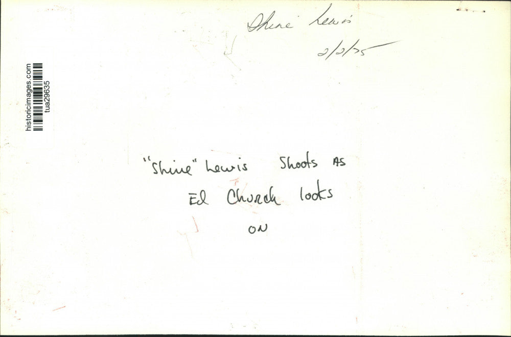 1975 Press Photo Ed Church watches "Shine" Lewis takes billiards shot, New York