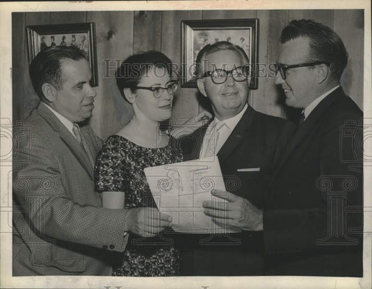 1965 Press Photo Elmer F Lux talks to Capital District Young Republicans