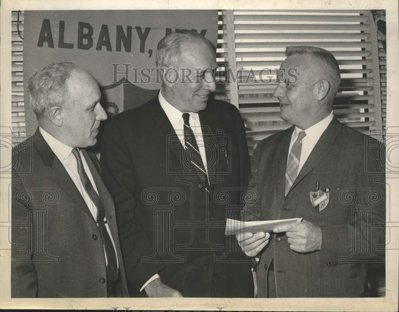 Load image into Gallery viewer, 1964 Press Photo Mayor Corning talks to Olof Lundberg at Albany Monarch Club

