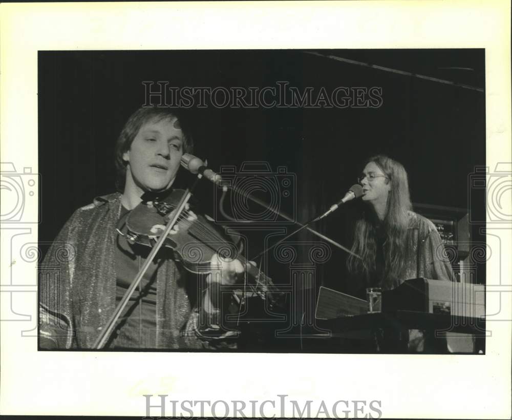 1979 Press Photo Ben Mink & Cameron Hawkins perform musical set in New York- Historic Images