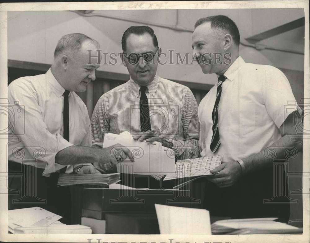 1964 Press Photo F Donald Lewis stuffs envelopes for Association of the Blind
