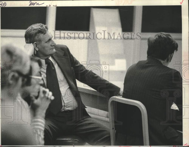 Load image into Gallery viewer, 1973 Press Photo Edward O Lewis leans back on chair as he listens at a meeting
