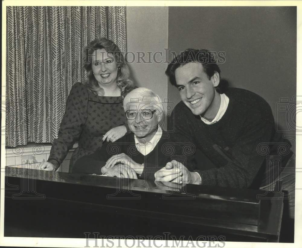 1986 Press Photo Gail Garmin, Allen Mills, & John Allen at piano in New York- Historic Images