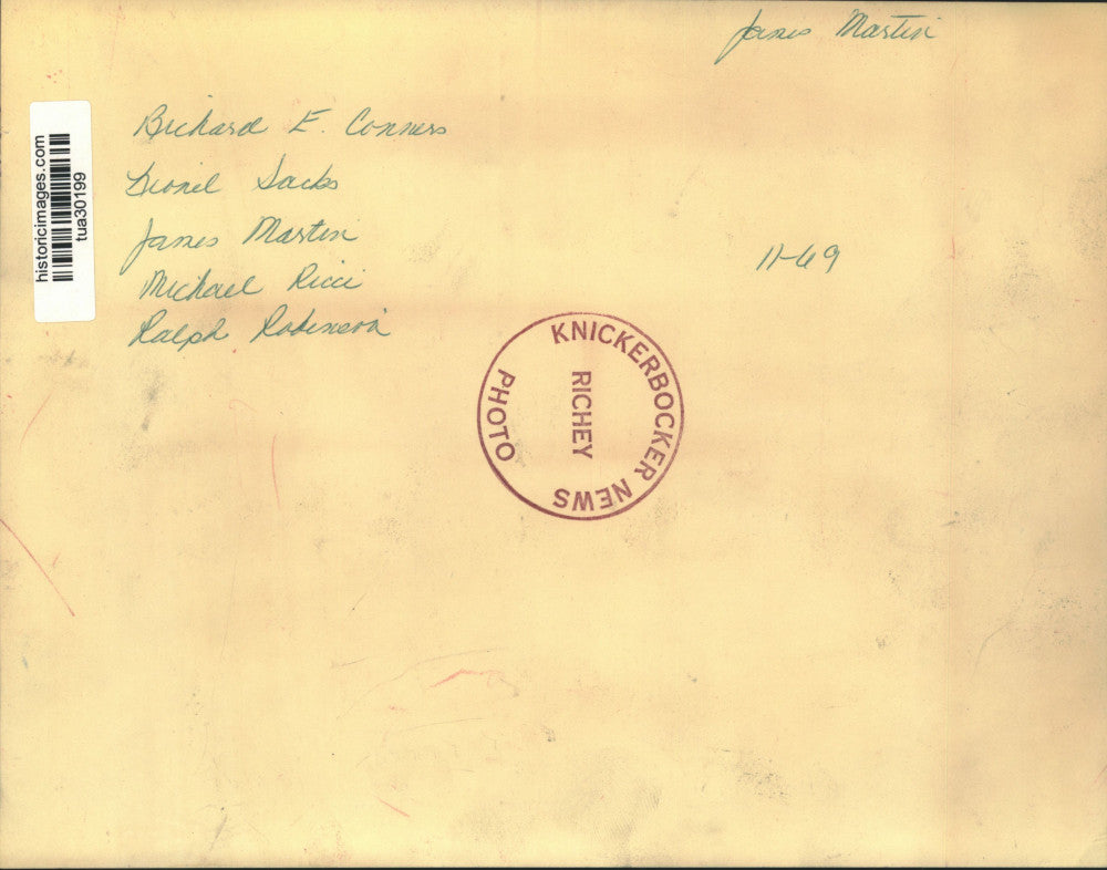 1969 Press Photo Businessmen converse in New York - tua30199