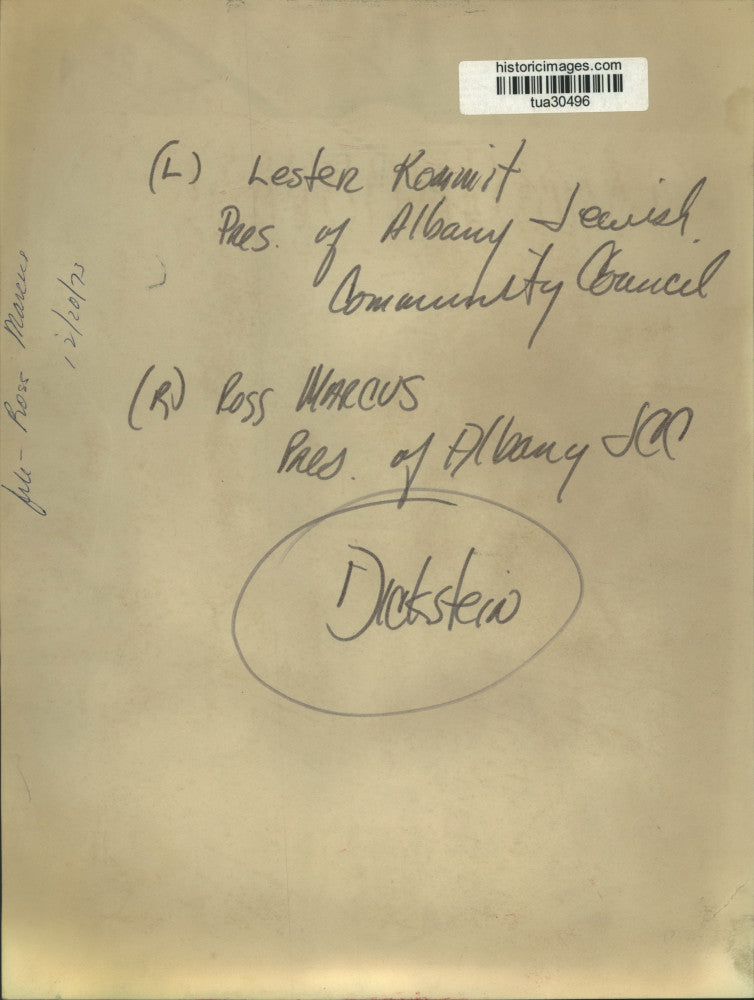 1973 Press Photo Lester Kommit watches as Ross Marcus lights Menorah Candles