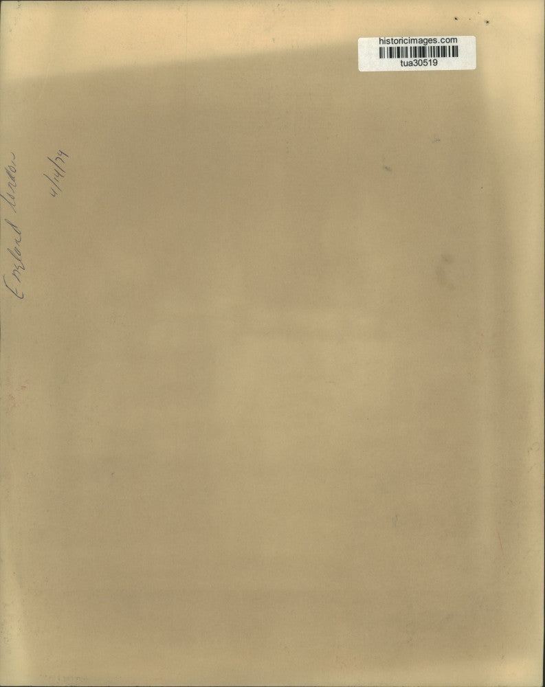 1974 Press Photo Nighttime street corner in London, England - tua30519