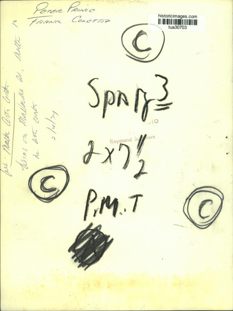 1974 Press Photo Peter Prince & Frank Coletta saw wood in Malta, New York barn