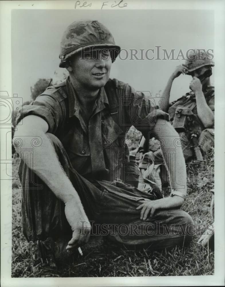 Load image into Gallery viewer, 1968 Press Photo New York Times reporter Charles Mohy based at Hong Kong
