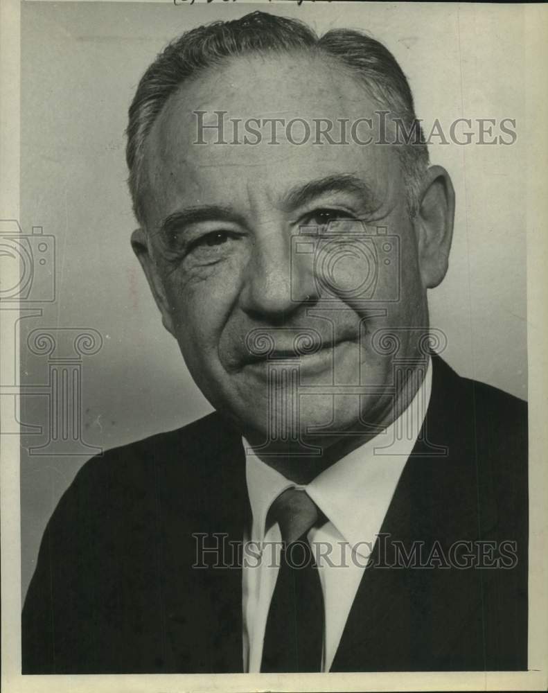 1968 Press Photo Edward LeVine sits for portrait - tua30825