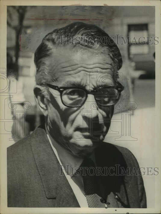 1969 Press Photo New York State Comptroller Arthur Levitt Sr. at funeral