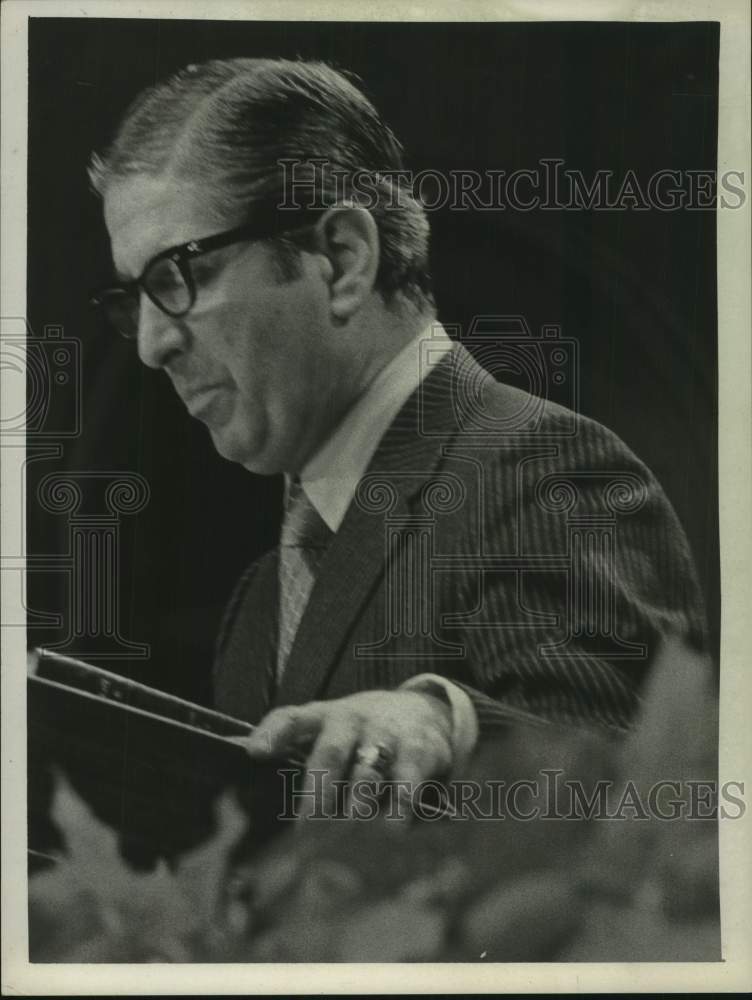 Load image into Gallery viewer, 1971 Press Photo John P Lomenzo, New York Secretary of State, at inauguration

