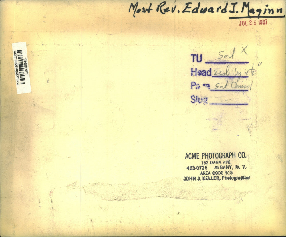 1967 Press Photo Most Reverend Edward J Maginn kneels in prayer with others