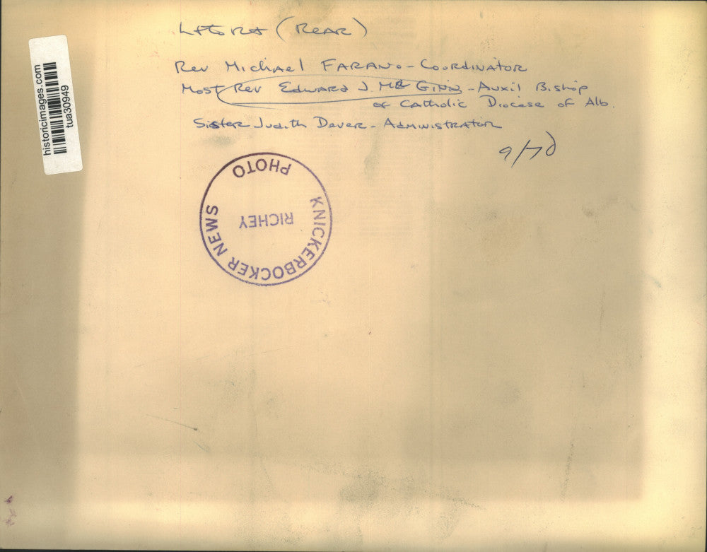 1970 Press Photo Church officials pose with children outside New York day care