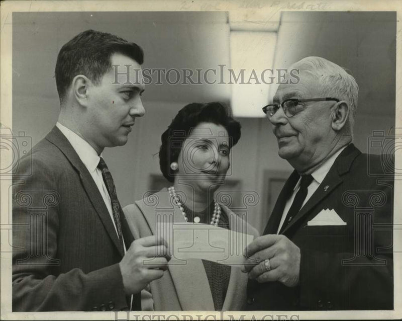 Load image into Gallery viewer, 1966 Press Photo Businessman donates to Guilderland, NY high school scholarship
