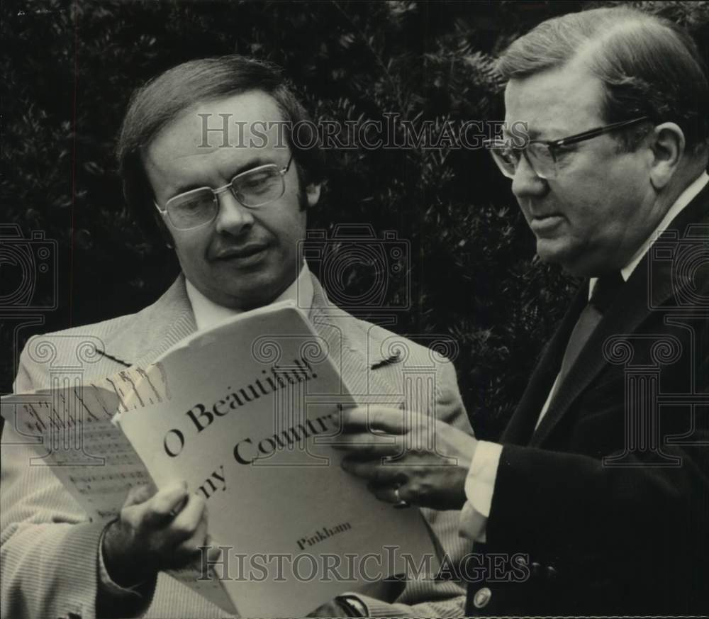 1976 Press Photo Siena College professors review musical score in New York
