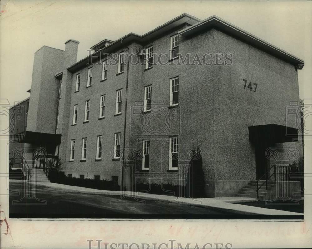 1971 Press Photo Convent converted to doctor's office in Albany, New York