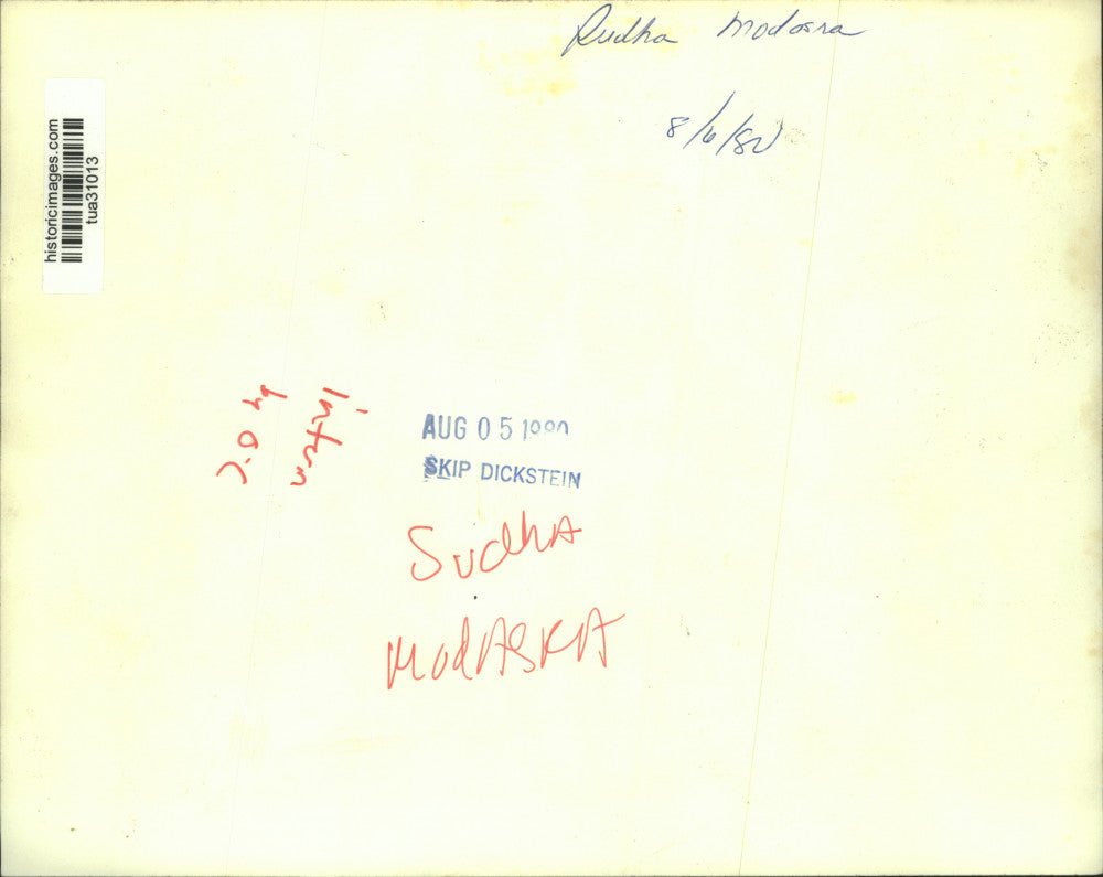 1980 Press Photo Sudha Modasra at office desk in New York - tua31013