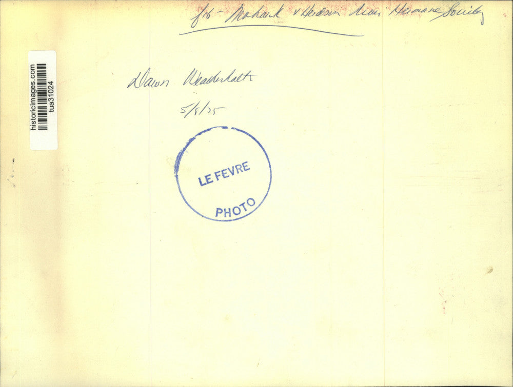 1975 Press Photo Dawn Weatherhalt with dog at Mohawk & Hudson River Humane in NY