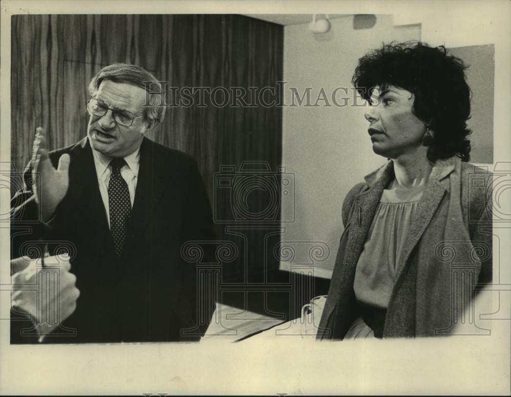 1981 Press Photo Frank Mankiwitz &amp; Susan Stamberg in Albany, New York- Historic Images