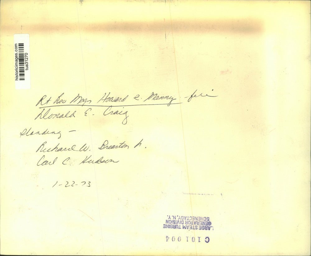 1973 Press Photo Bishop poses with businessmen in Schenectady, New York office