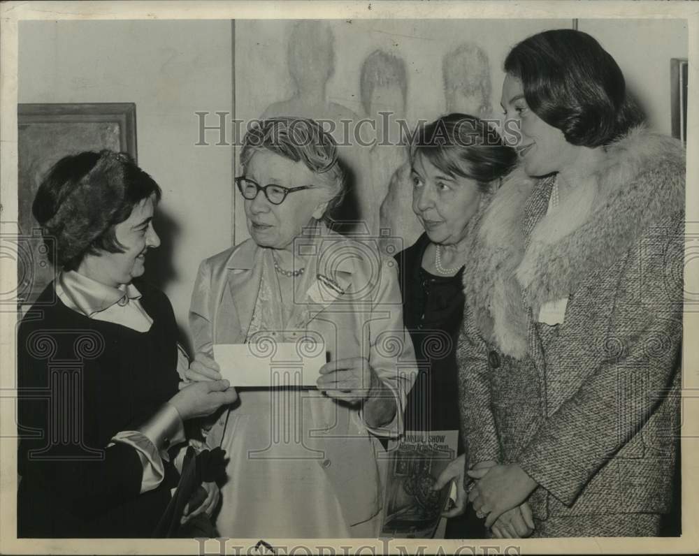 1964 Press Photo Albany, NY Institute of History & Art presents art show awards