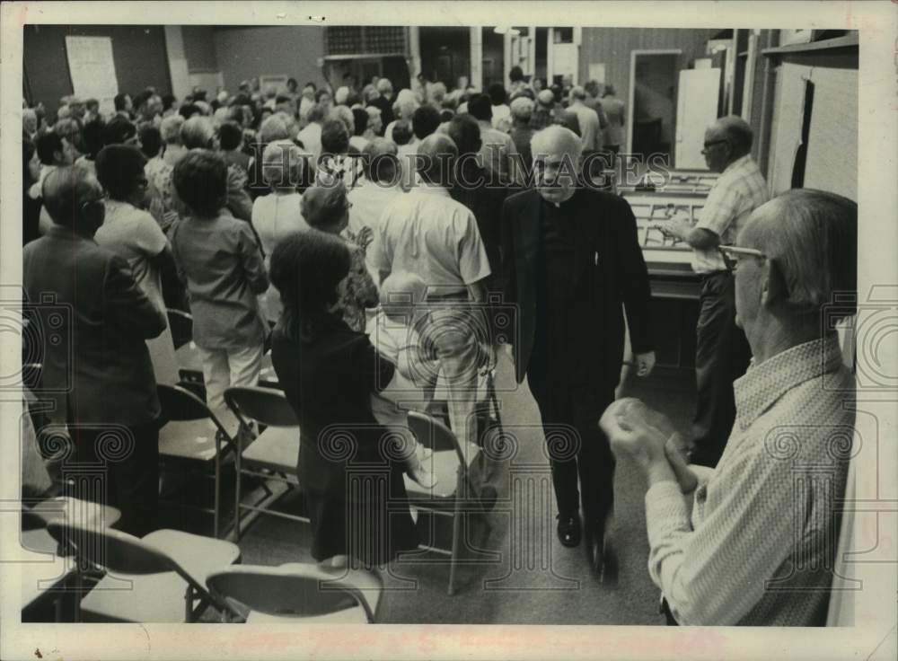 1974 Press Photo Reverend Leo Marcel, St. Paul's Church, Hudson Falls, New York