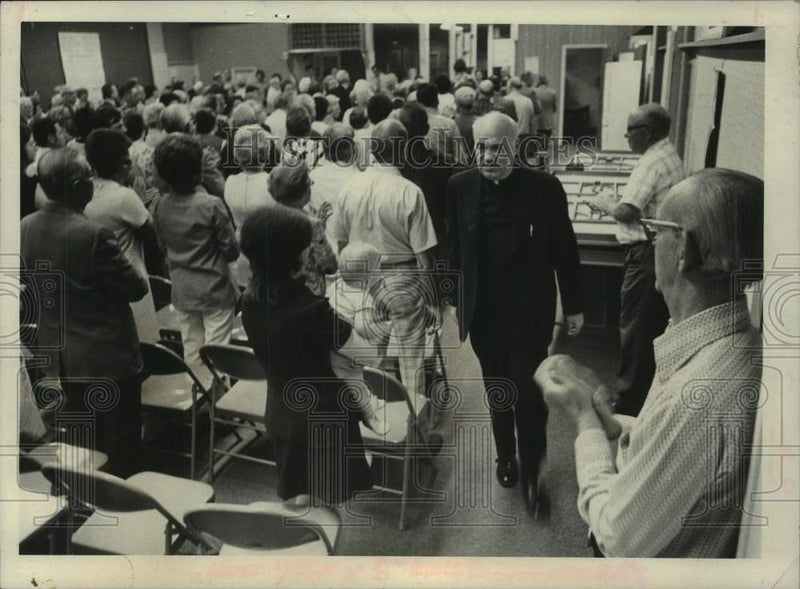 Load image into Gallery viewer, 1974 Press Photo Reverend Leo Marcel, St. Paul's Church, Hudson Falls, New York
