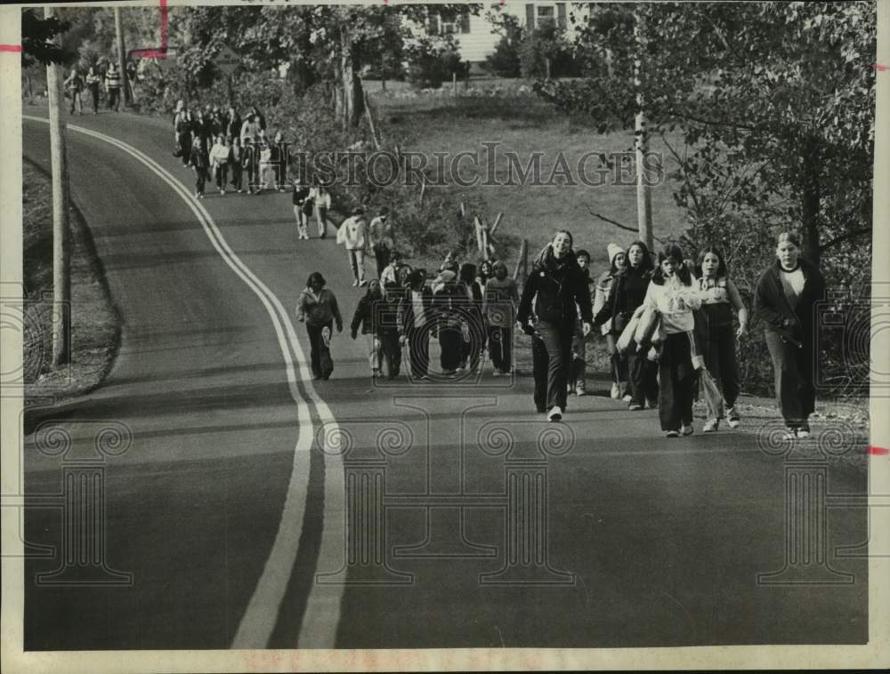 1974 Press Photo Residents walk for March of Dimes in Clifton Park, New York- Historic Images