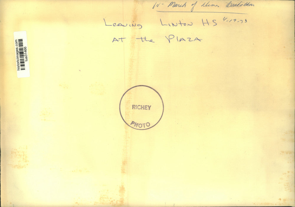 1973 Press Photo Participants in the March of Dimes Walkathon leave Linton HS NY