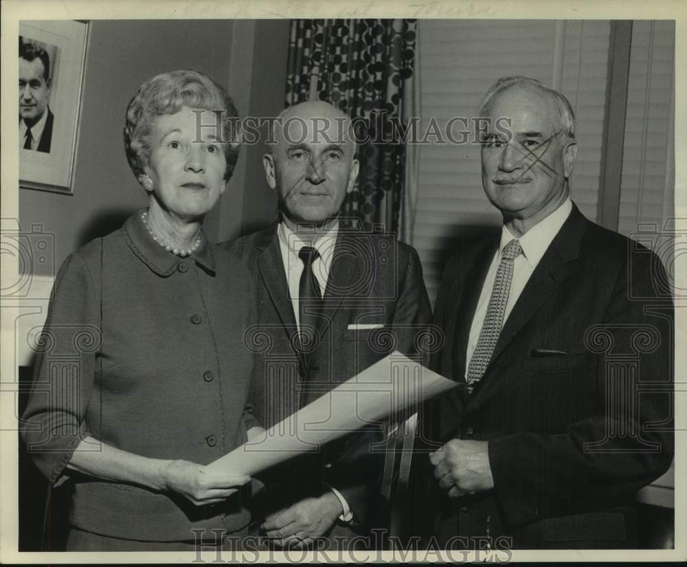 1967 Press Photo Julie Moloney, Marvin Henry, & Dr. Holly Ingraham in New York