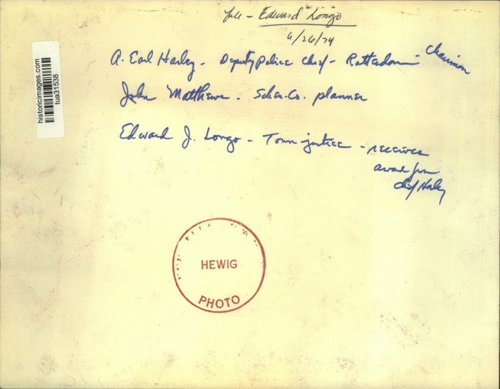 1974 Press Photo Town justice receives award from Rotterdam, NY officials