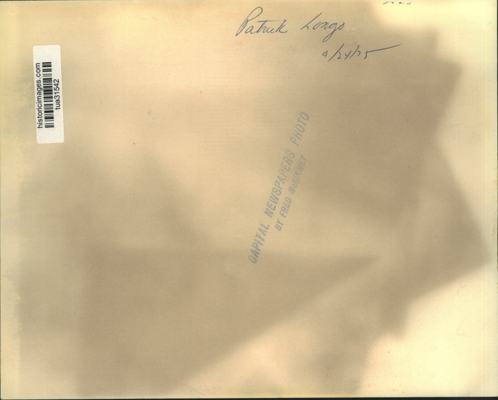 1975 Press Photo Patrick Longo with students in New York classroom - tua31542