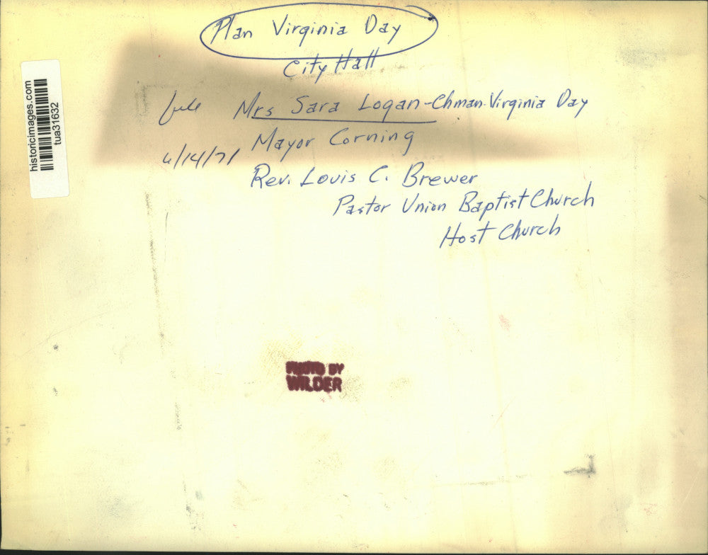 1971 Press Photo Group plans Viriginia Day at City Hall in Albany, New York