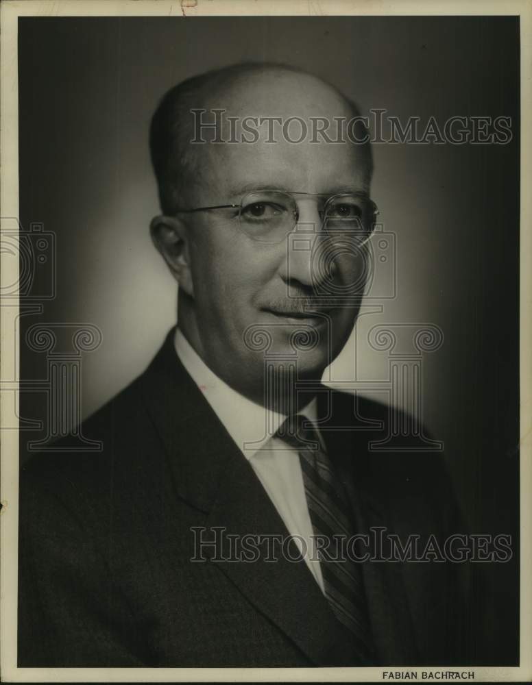 Load image into Gallery viewer, 1961 Press Photo O. Townsend MacMillan, New York Telephone Company - tua31820

