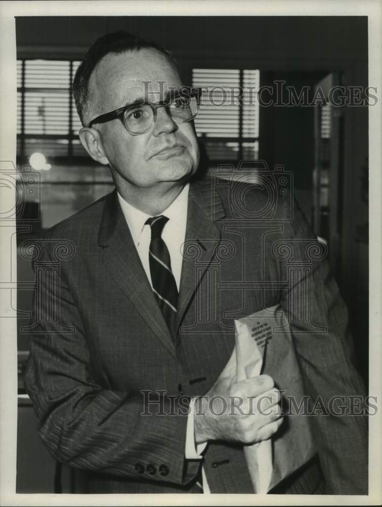 1967 Press Photo Dr George Moore, director of research, state health department