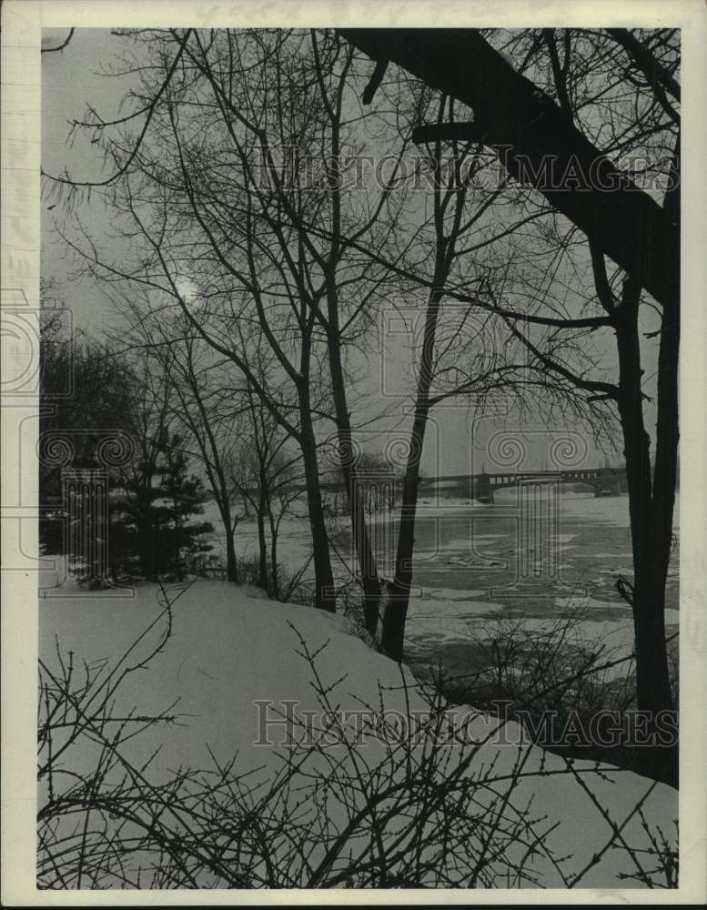 1973 Press Photo Western Gateway Bridge spans Mohawk River, Scotia, New York