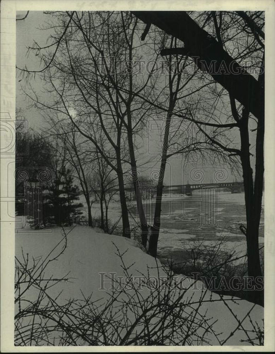 1973 Press Photo Western Gateway Bridge spans Mohawk River, Scotia, New York