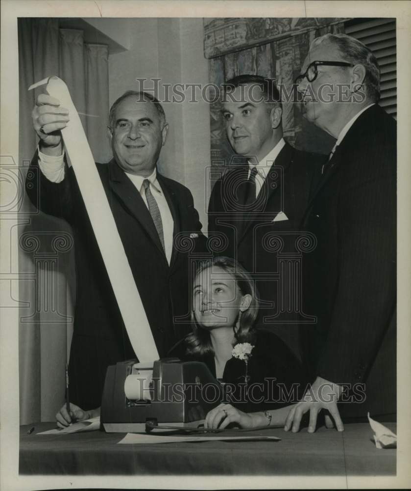 1966 Press Photo Frank Lyons checks register tape with staff in Albany, New York