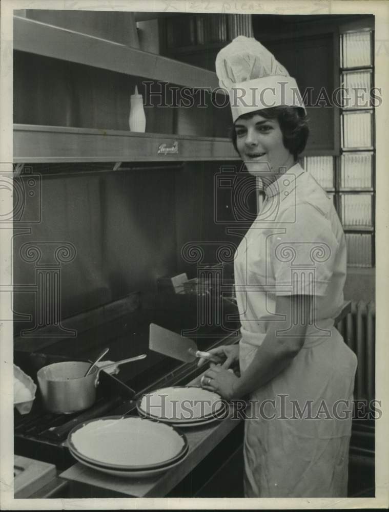1968 Press Photo Woman prepares food at the grill at Manpower Training Center