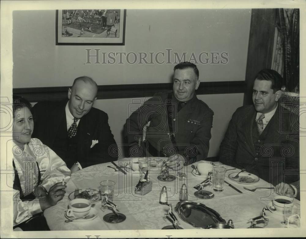 1937 Press Photo NY State Police Captain A. B. Moore has dinner with officials