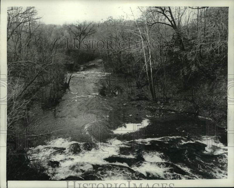 Load image into Gallery viewer, 1972 Press Photo View of Moordener Kill river from Castleton to Schodack, NY
