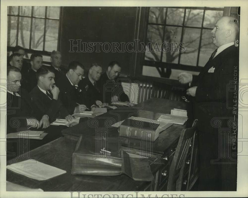 Load image into Gallery viewer, 1937 Press Photo NY State Police Chief Inspector Albert B Moore gives seminar
