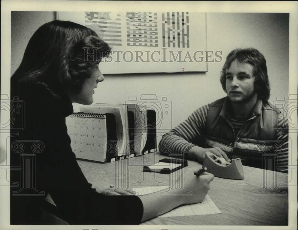 1979 Press Photo Manpower representative interviews worker in Schenectady, NY