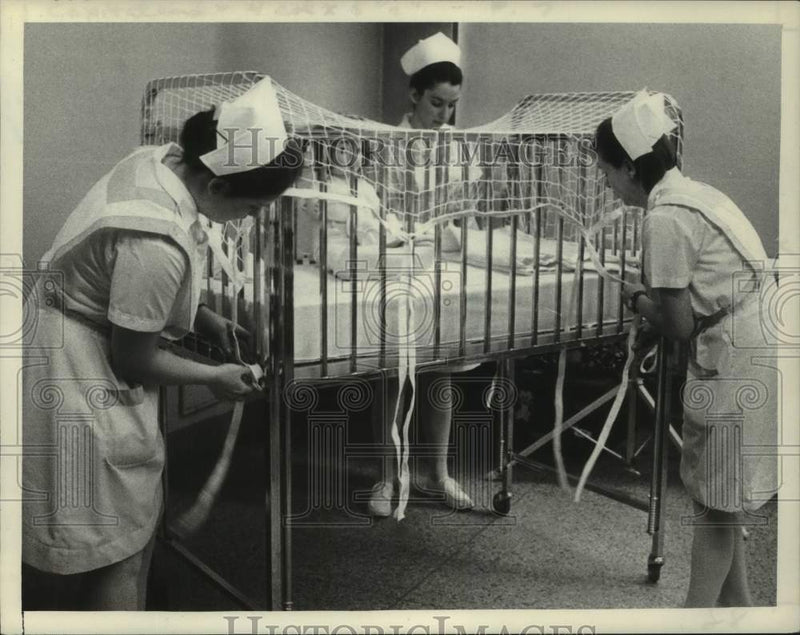 Load image into Gallery viewer, 1973 Press Photo Nursing students in class at Albany, NY training center
