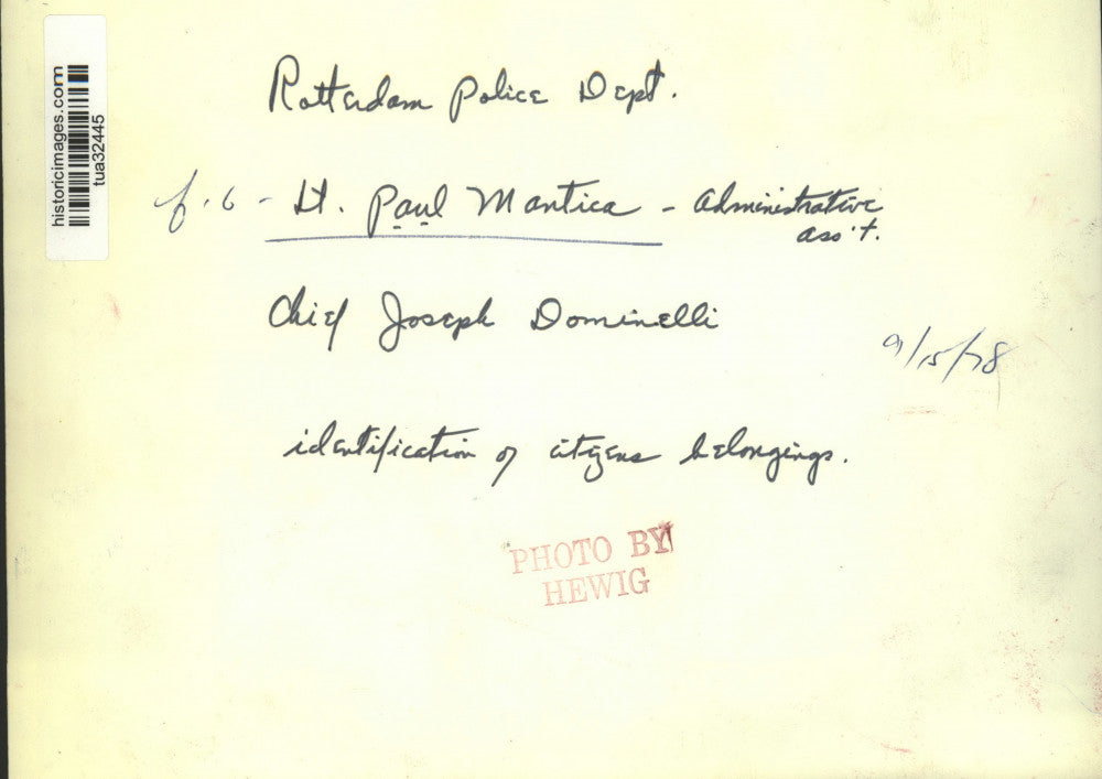 1978 Press Photo Rotterdam Police officers use Operation ID device to mark radio