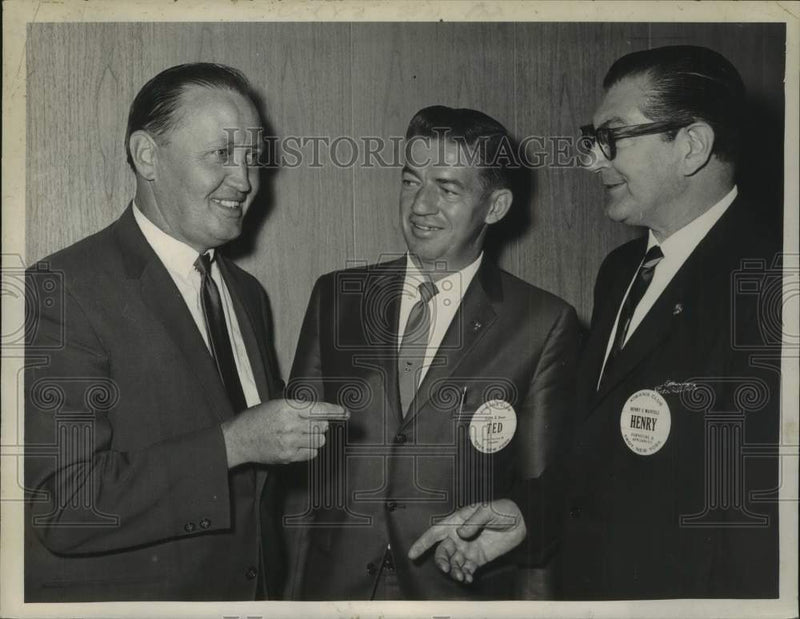 Load image into Gallery viewer, 1965 Press Photo Philip W Bemis meets with Troy New York Kiwanis members

