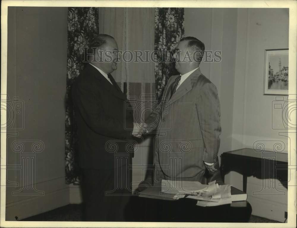 1941 Press Photo New York Assemblyman Oswald Heck meets with Frank Moore